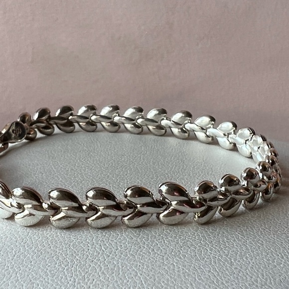 925 Sterling Silver Heart Design Bracelet - Picture 6 of 16